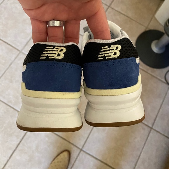 New balance Shoes - Picture 9 of 16